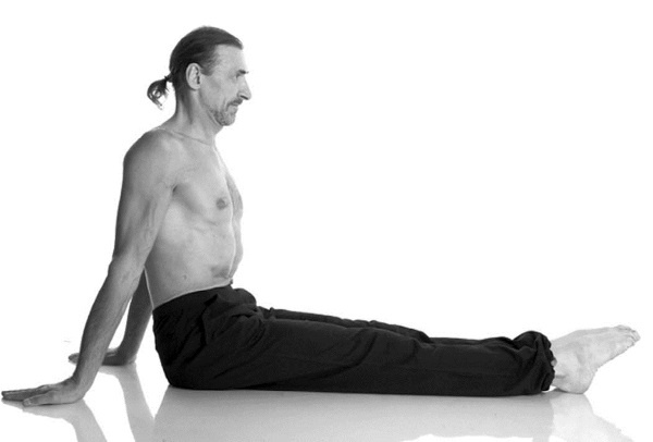 Иллюстрация к книге — Йога. Лучшие комплексы. Профилактика свыше 100 заболеваний Уцененный товар (№1) [i_235.jpg]