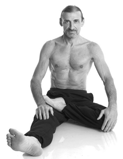 Иллюстрация к книге — Йога. Лучшие комплексы. Профилактика свыше 100 заболеваний Уцененный товар (№1) [i_246.jpg]