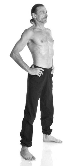 Иллюстрация к книге — Йога. Лучшие комплексы. Профилактика свыше 100 заболеваний Уцененный товар (№1) [i_249.jpg]