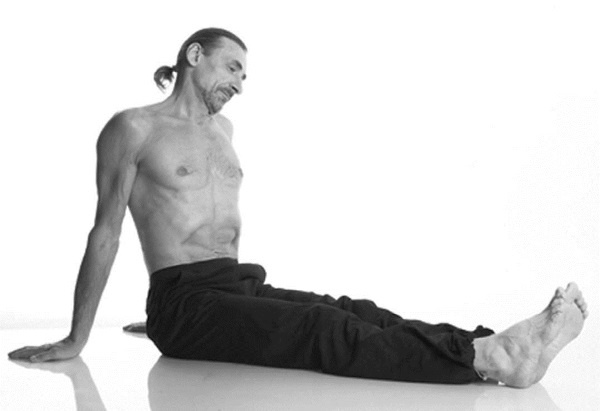 Иллюстрация к книге — Йога. Лучшие комплексы. Профилактика свыше 100 заболеваний Уцененный товар (№1) [i_263.jpg]