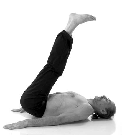 Иллюстрация к книге — Йога. Лучшие комплексы. Профилактика свыше 100 заболеваний Уцененный товар (№1) [i_293.jpg]