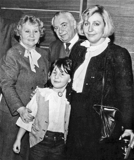 Иллюстрация к книге — Марина Голуб в жизни, театре, кино. Воспоминания друзей [_23.jpg]