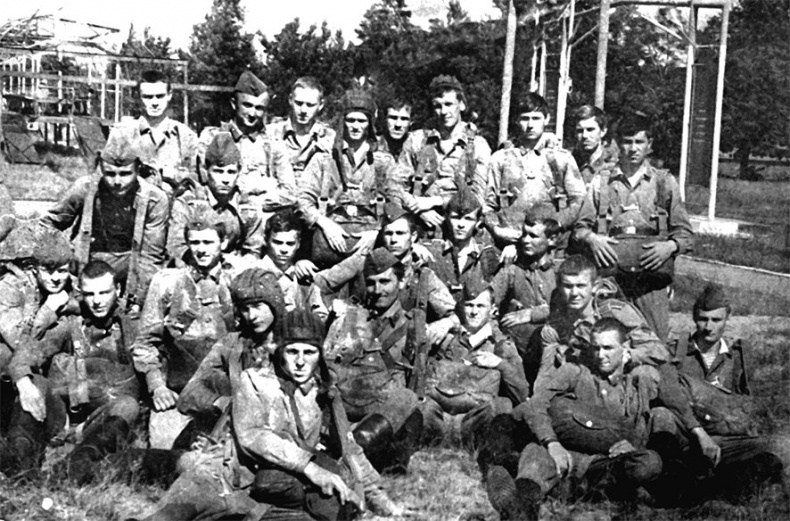 Иллюстрация к книге — Девятая рота. Факультет специальной разведки Рязанского училища ВДВ [i_009.jpg]