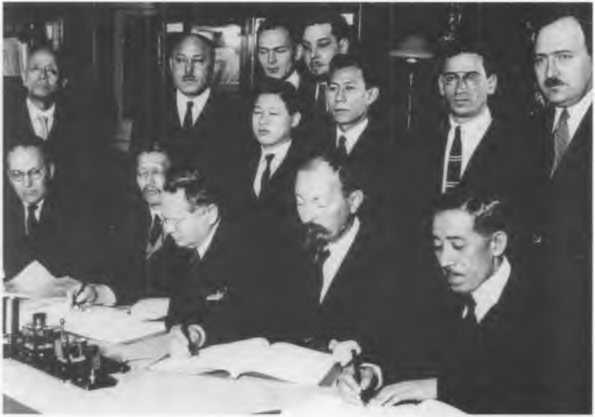 Иллюстрация к книге — Кто Вы, "Железный Феликс"? [image28.jpg]