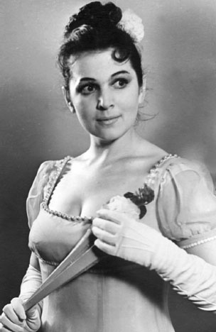 Иллюстрация к книге — Галина Вишневская. Пиковая дама русской оперы [i_016.jpg]