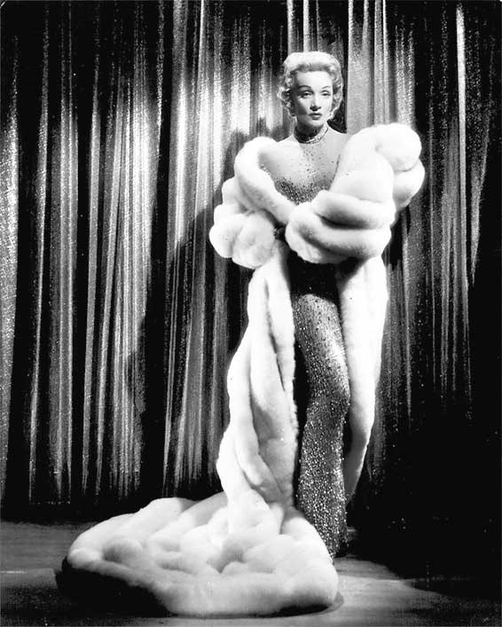 Иллюстрация к книге — Пять вечеров с Марлен Дитрих [i_002.jpg]