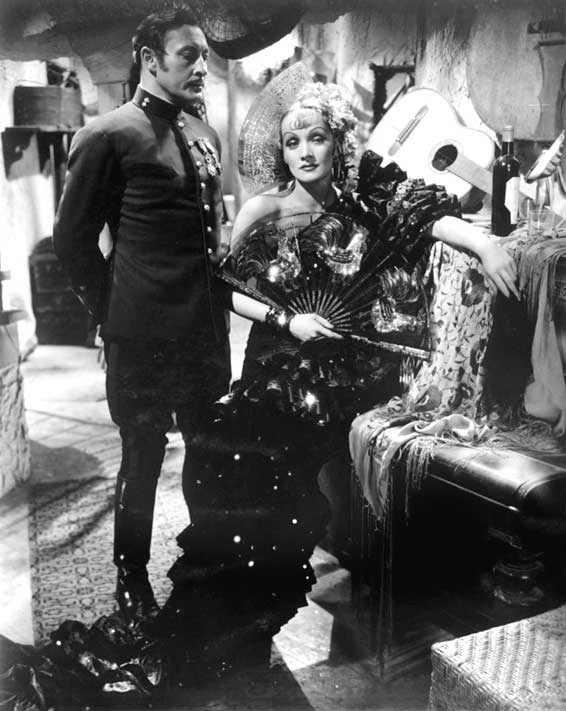 Иллюстрация к книге — Пять вечеров с Марлен Дитрих [i_008.jpg]