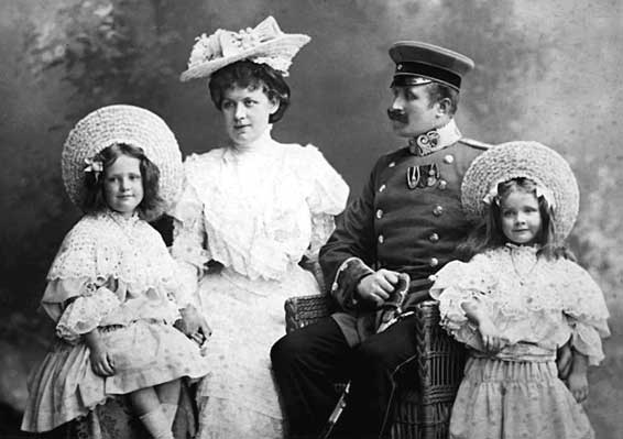 Иллюстрация к книге — Пять вечеров с Марлен Дитрих [i_019.jpg]