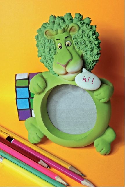 Иллюстрация к книге — Соленое тесто. Поделки, игрушки, сувениры, панно, фоторамки [i_074.jpg]