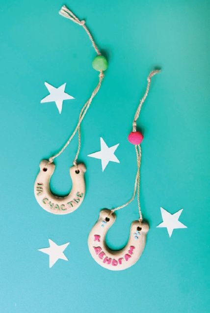 Иллюстрация к книге — Соленое тесто. Поделки, игрушки, сувениры, панно, фоторамки [i_076.jpg]