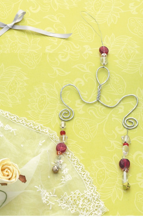 Иллюстрация к книге — Магия металла: декоративные украшения из проволоки [i_039.jpg]