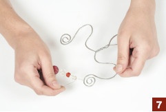 Иллюстрация к книге — Магия металла: декоративные украшения из проволоки [i_047.jpg]