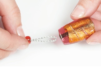 Иллюстрация к книге — Магия металла: декоративные украшения из проволоки [i_065.jpg]