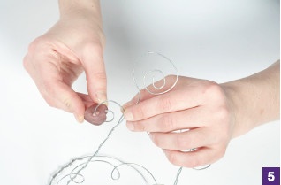 Иллюстрация к книге — Магия металла: декоративные украшения из проволоки [i_081.jpg]