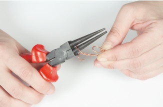 Иллюстрация к книге — Магия металла: декоративные украшения из проволоки [i_097.jpg]