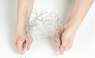 Иллюстрация к книге — Магия металла: декоративные украшения из проволоки [i_160.jpg]