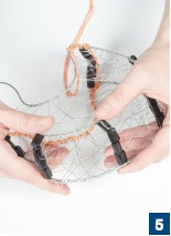 Иллюстрация к книге — Магия металла: декоративные украшения из проволоки [i_167.jpg]