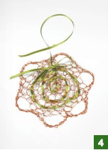 Иллюстрация к книге — Магия металла: декоративные украшения из проволоки [i_180.jpg]