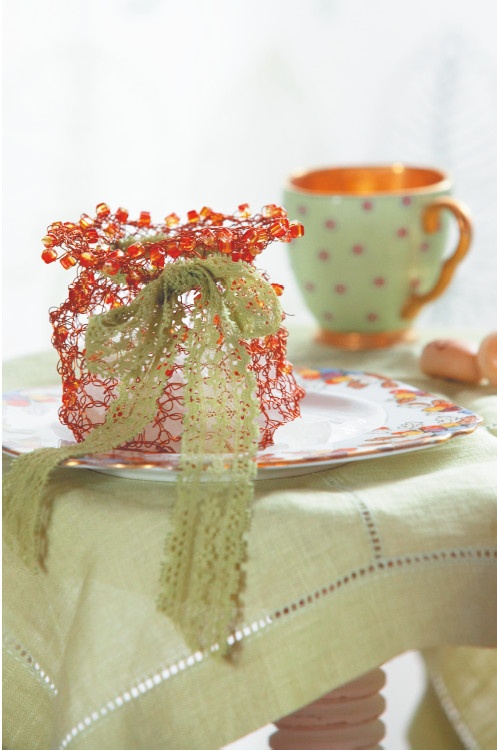 Иллюстрация к книге — Магия металла: декоративные украшения из проволоки [i_181.jpg]