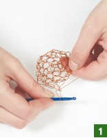 Иллюстрация к книге — Магия металла: декоративные украшения из проволоки [i_182.jpg]