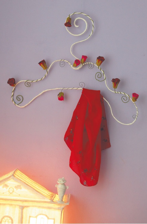 Иллюстрация к книге — Магия металла: декоративные украшения из проволоки [i_210.jpg]