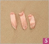 Иллюстрация к книге — Вышивка ленточками: мастер-класс для начинающих мастериц [i_057.jpg]