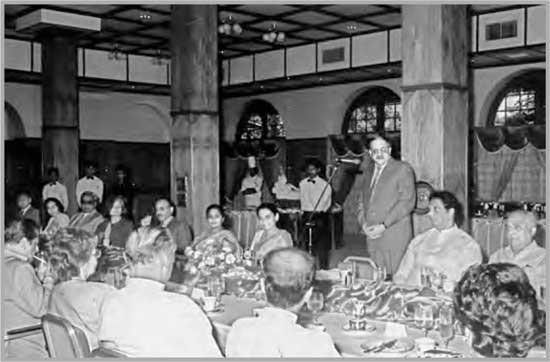 Иллюстрация к книге — Петух в вине, или Гастрономические воспоминания дипломата [i_023.jpg]