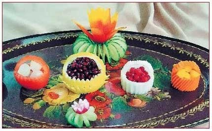 Иллюстрация к книге — Как украсить праздничный стол [i_018.jpg]