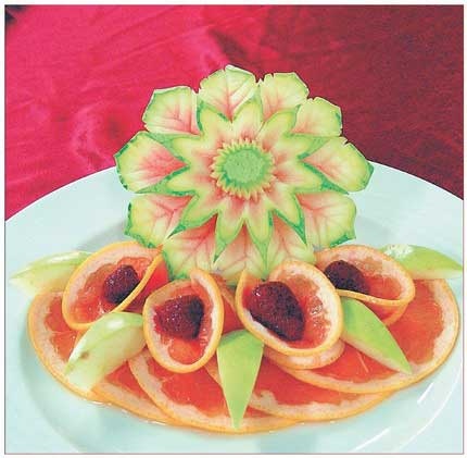 Иллюстрация к книге — Как украсить праздничный стол [i_124.jpg]