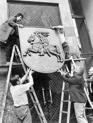 Иллюстрация к книге — Кто кого предал [i_036.jpg]