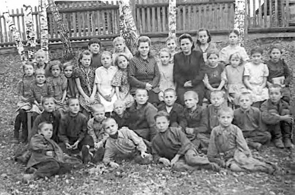 Иллюстрация к книге — С трудом о прошлом, о былом. Очерки о жителях д. Верхние Таволги [i_039.jpg]