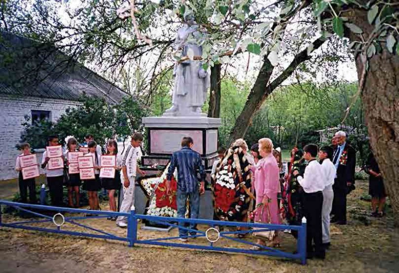 Иллюстрация к книге — С трудом о прошлом, о былом. Очерки о жителях д. Верхние Таволги [i_071.jpg]