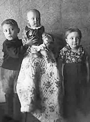 Иллюстрация к книге — С трудом о прошлом, о былом. Очерки о жителях д. Верхние Таволги [i_083.jpg]