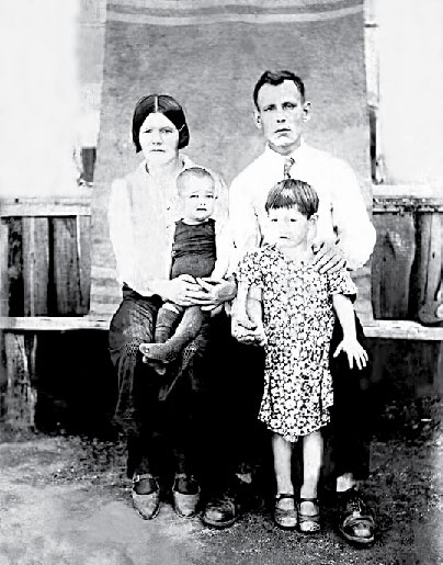 Иллюстрация к книге — С трудом о прошлом, о былом. Очерки о жителях д. Верхние Таволги [i_089.jpg]