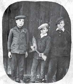 Иллюстрация к книге — С трудом о прошлом, о былом. Очерки о жителях д. Верхние Таволги [i_091.jpg]