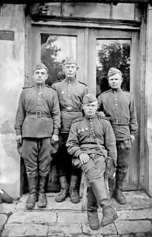 Иллюстрация к книге — С трудом о прошлом, о былом. Очерки о жителях д. Верхние Таволги [i_138.jpg]