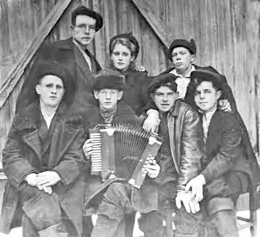 Иллюстрация к книге — С трудом о прошлом, о былом. Очерки о жителях д. Верхние Таволги [i_158.jpg]