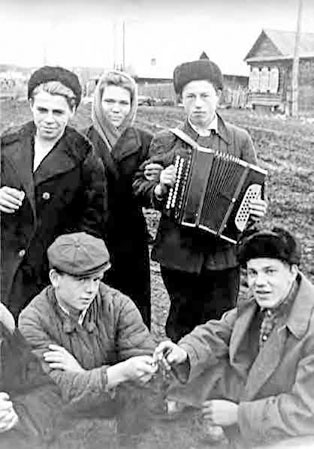 Иллюстрация к книге — С трудом о прошлом, о былом. Очерки о жителях д. Верхние Таволги [i_196.jpg]