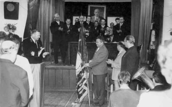 Иллюстрация к книге — Солнце над лесом (сборник) [i_012.jpg]