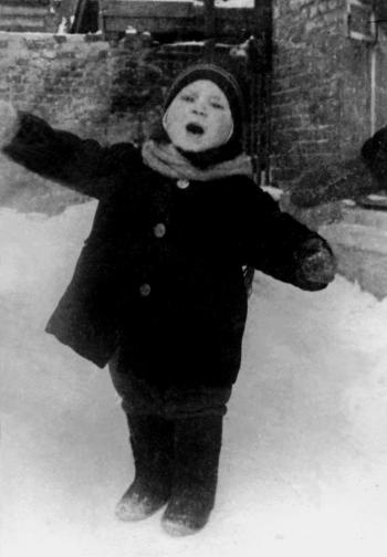 Иллюстрация к книге — «Всё не так, ребята…» Владимир Высоцкий в воспоминаниях друзей и коллег [i_002.jpg]