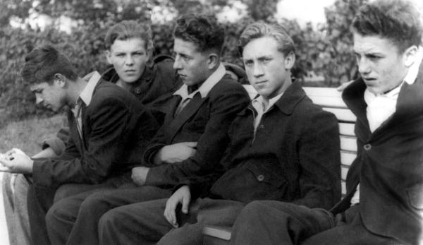 Иллюстрация к книге — «Всё не так, ребята…» Владимир Высоцкий в воспоминаниях друзей и коллег [i_008.jpg]