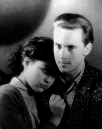 Иллюстрация к книге — «Всё не так, ребята…» Владимир Высоцкий в воспоминаниях друзей и коллег [i_009.jpg]