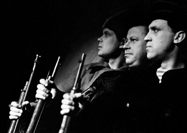 Иллюстрация к книге — «Всё не так, ребята…» Владимир Высоцкий в воспоминаниях друзей и коллег [i_021.jpg]