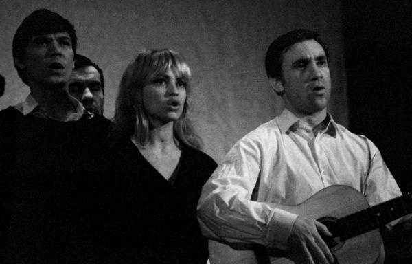 Иллюстрация к книге — «Всё не так, ребята…» Владимир Высоцкий в воспоминаниях друзей и коллег [i_022.jpg]