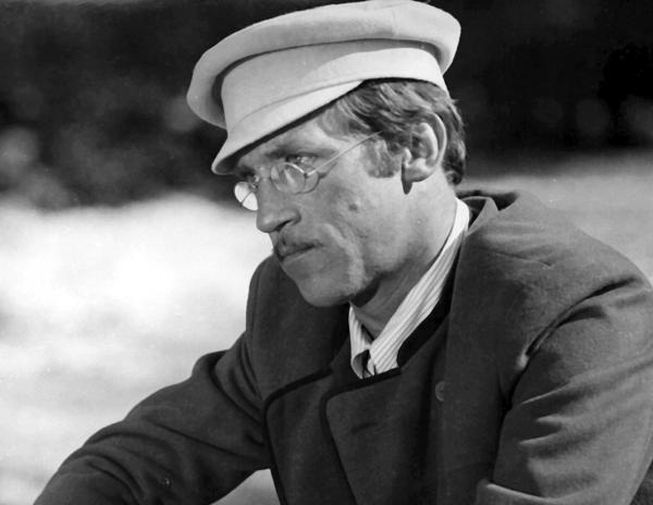 Иллюстрация к книге — «Всё не так, ребята…» Владимир Высоцкий в воспоминаниях друзей и коллег [i_037.jpg]