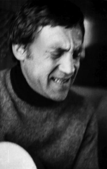 Иллюстрация к книге — «Всё не так, ребята…» Владимир Высоцкий в воспоминаниях друзей и коллег [i_044.jpg]