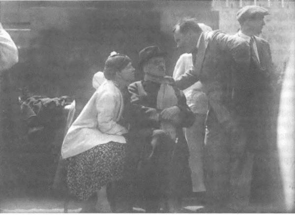 Иллюстрация к книге — Витрины великого эксперимента. Культурная дипломатия Советского Союза и его западные гости. 1921-1941 годы [i_014.jpg]