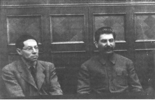 Иллюстрация к книге — Витрины великого эксперимента. Культурная дипломатия Советского Союза и его западные гости. 1921-1941 годы [i_015.jpg]