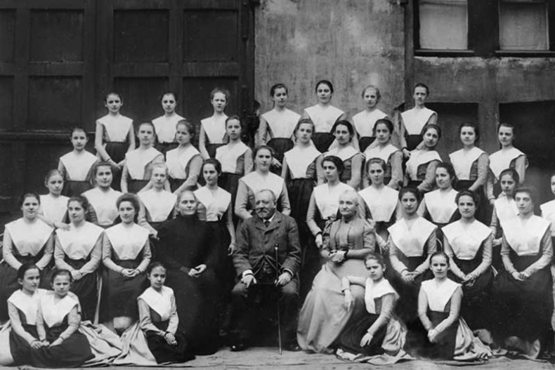 Иллюстрация к книге — Галина Уланова. Одинокая богиня балета [i_003.jpg]