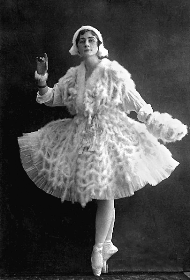 Иллюстрация к книге — Галина Уланова. Одинокая богиня балета [i_017.jpg]